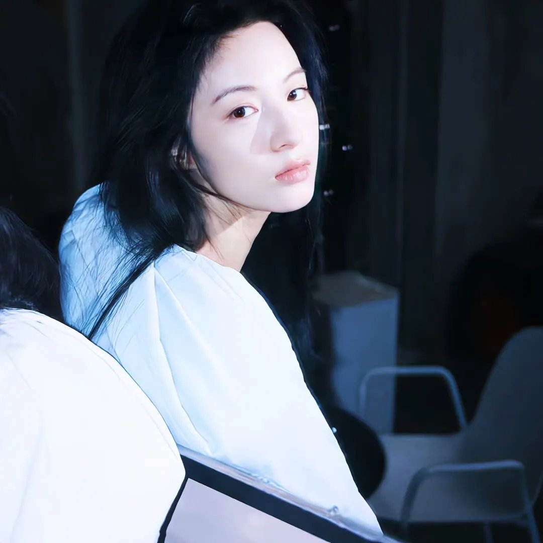 无法触碰的她